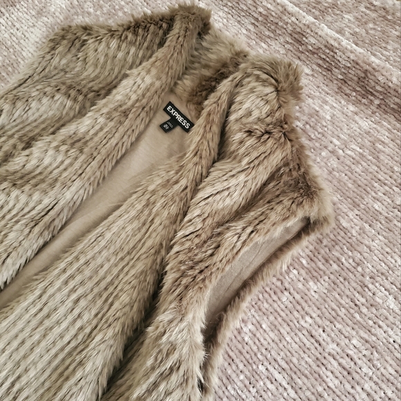 Express Tan Faux Fur Vest - Picture 3 of 9